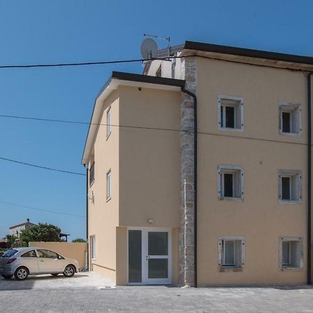 Lana House With Apartments Petrovija Buitenkant foto