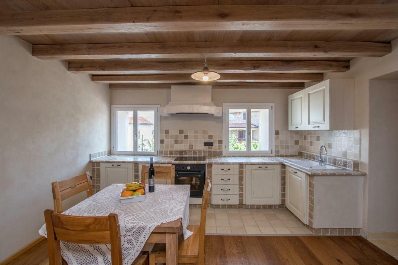 Lana House With Apartments Petrovija Buitenkant foto