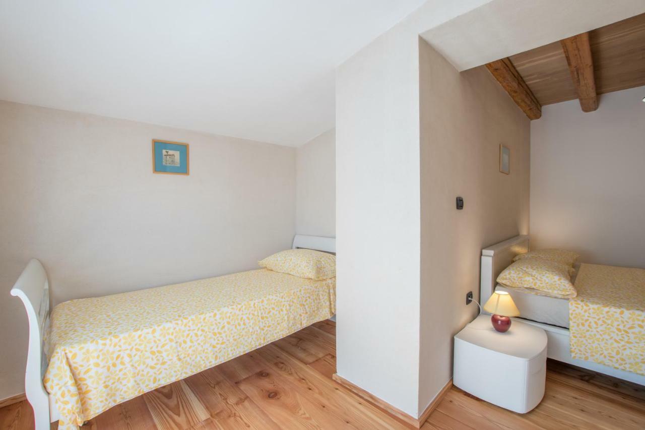 Lana House With Apartments Petrovija Buitenkant foto